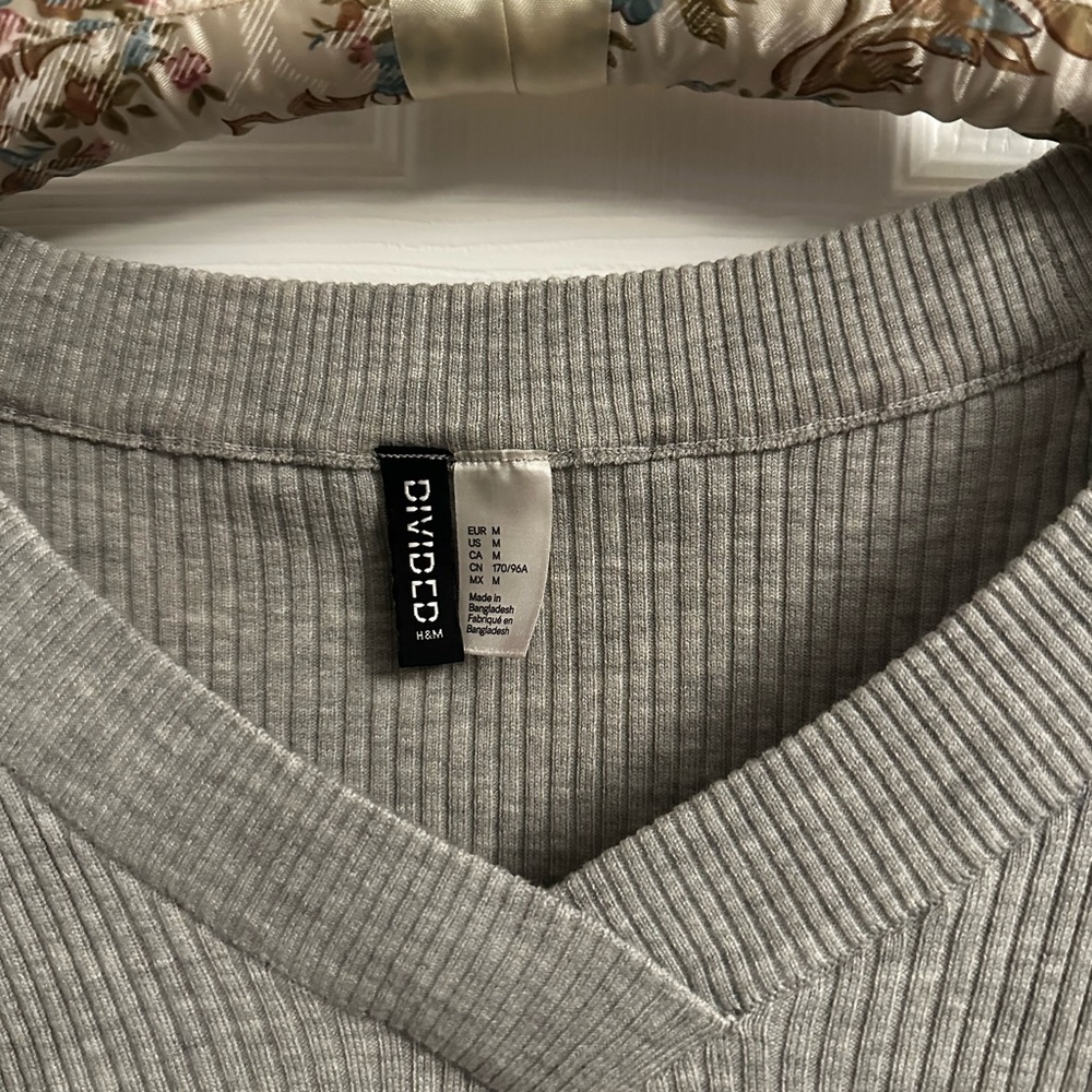 H&M Ribbed V-Neck Long Sleeve Top - Picture 4 of 5
